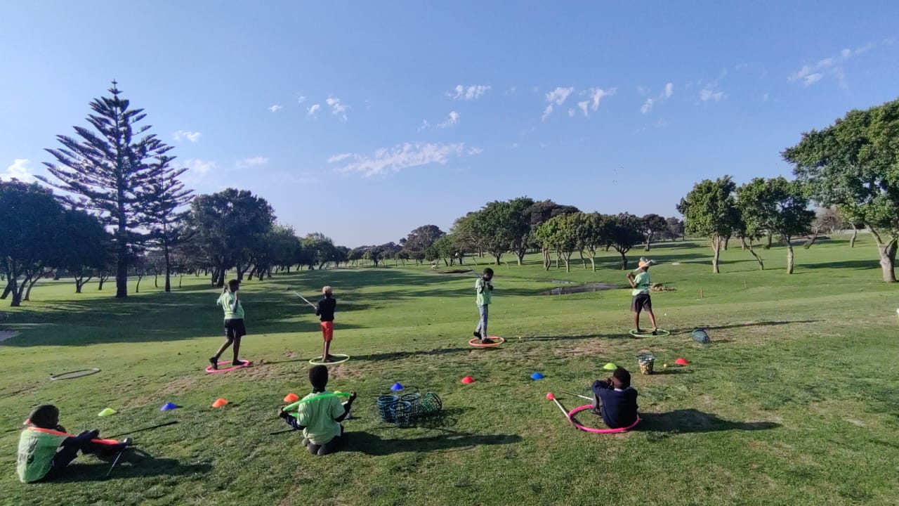 Group junior clinic on the fairway